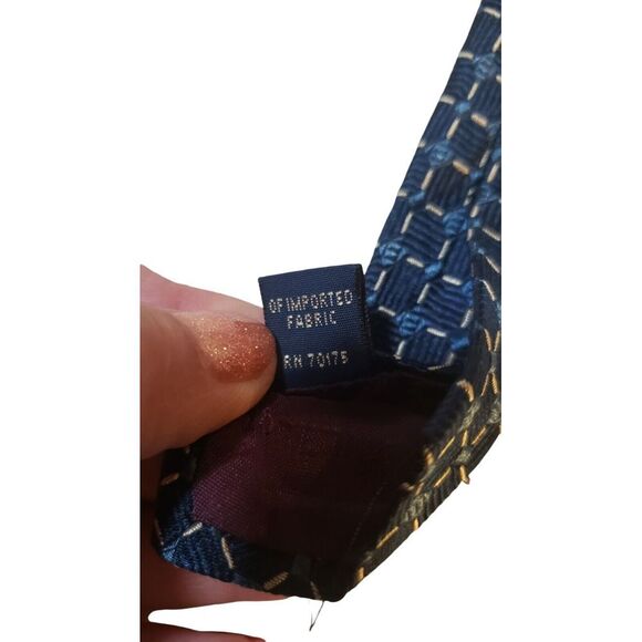 Huntington Men's Tie Blue White Textured Geometric Squares Pure Silk Made U.S.A. - Picture 10 of 13